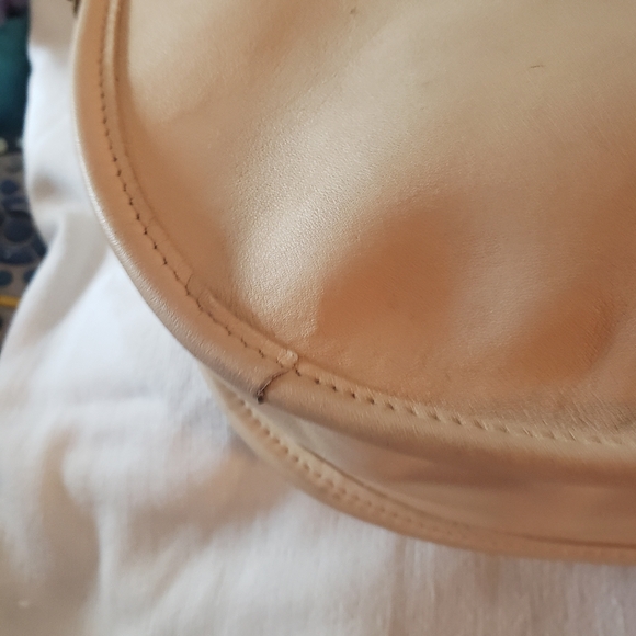 Vintage 80s Coach Swinger Leather Crossbody Bag in Bone Color - Picture 15 of 15
